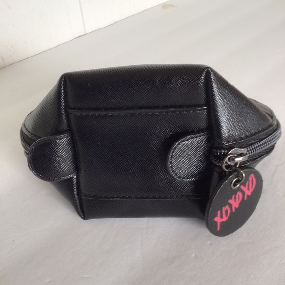 VICTORIAS SECRET HEART SHAPED MAKEUP BAG - Picture 7 of 10